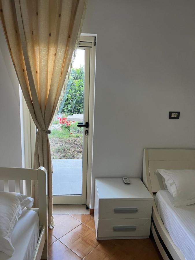 Rooms For Rent Habipi Vlorë Eksteriør billede