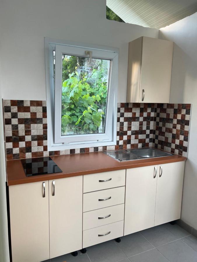 Rooms For Rent Habipi Vlorë Eksteriør billede