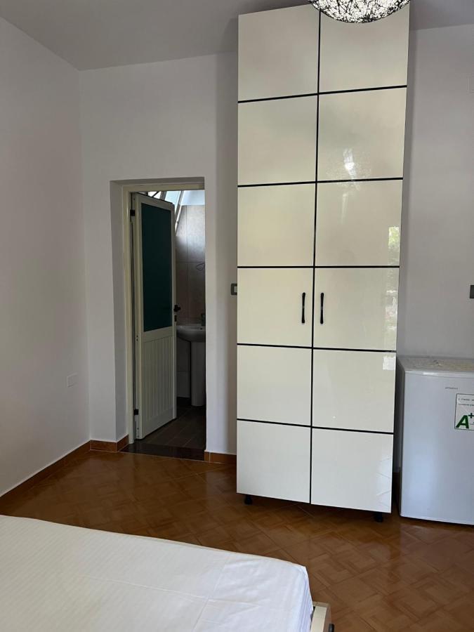 Rooms For Rent Habipi Vlorë Eksteriør billede