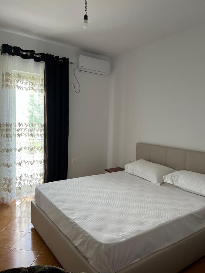 Rooms For Rent Habipi Vlorë Eksteriør billede