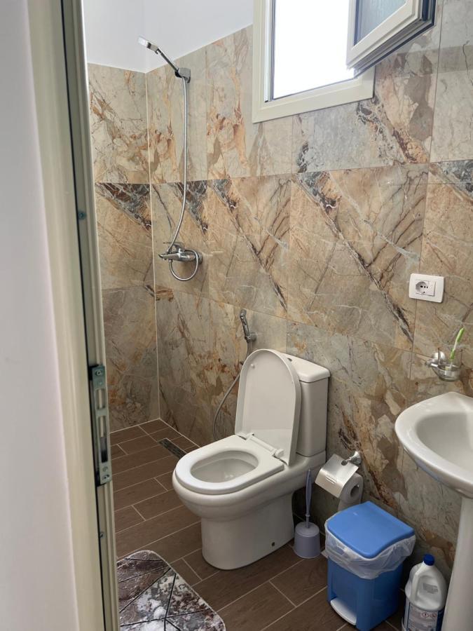 Rooms For Rent Habipi Vlorë Eksteriør billede